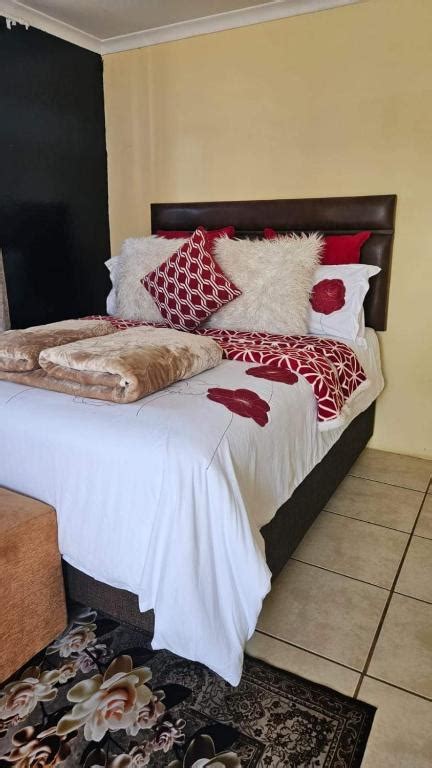 palmetto guest house mafikeng  See the property