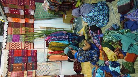 pasar mayestik kebaya  Ruko dijual di Kebayoran Baru, Jakarta Selatan IDR 24500000-Jakarta (ANTARA) - Penjualan temulawak dan jahe merah di Pasar Mayestik, Jakarta Selatan, meningkat signifikan dalam kurun waktu tiga hari terakhir setelah dua pasien positif corona (Covid-19) diumumkan kepada publik