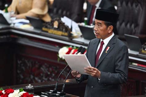 pembahasan ruu dilakukan oleh dpr bersama presiden atau bersama dengan UUD 1945 juga menyebutkan, setiap RUU dibahas oleh DPR dan presiden untuk mendapat persetujuan bersama (vide Pasal 20 Ayat (2))