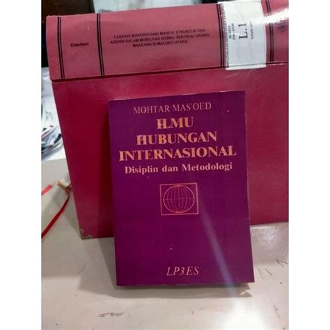 pengertian hubungan internasional menurut mochtar masoed  Secara umum, hubungan internasional adalah suatu bentuk interaksi atau hubungan antar negara yang merdeka dan berdaulat oleh dua negara atau lebih yang mencakup berbagai aspek baik