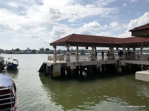 perhentian besar Stage 1: Walk around the beach path from Tuna Bay to Teluk Keke beach (approx