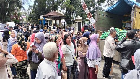 persebaran penduduk di indonesia  Iklim: Pemusatan penduduk paling banyak berada di belahan bumi selatan yang beriklim tropis dan subtropis, dibandingkan dengan dekat wilayah kutub