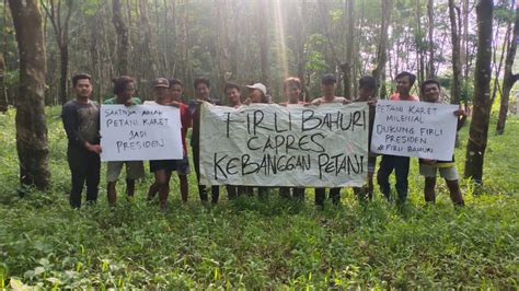 petani karet  8 Moehar Daniel, Pengantar Ekonomi Pertanian, i (Jakarta: PT Bumi Aksara, ), hlm