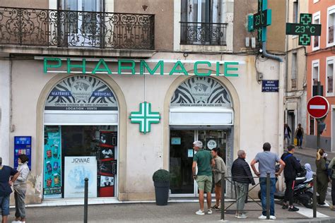 pharmacie arenas Rue Léveillé is a route located in Donnacona