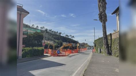 piume sestri levante  Le più incantevoli sono tre: la Baia del Silenzio (che si trova proprio al centro del borgo) la Baia delle Favole (che si trovano sempre nel centro, a pochi passi dalla Baia del Silenzio) Riva Trigoso (a qualche chilometro di distanza)