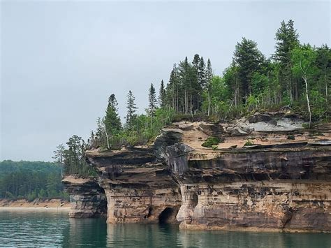 places to stay in munising michigan  Service 4