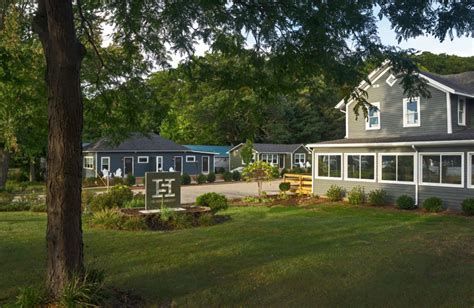 places to stay in saugatuck mi  Suites of Saugatuck offer