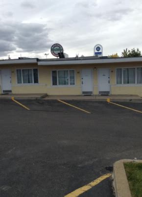 plaza inn great falls mt 5 miles) Located 3 miles from the center of Great Falls, Montana, this hotel offers shuttle service to Great Falls International Airport, located 2 miles away