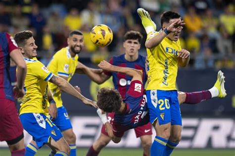 postave za fc barcelona – cádiz cf com Publicado a las: 19/02/2023 20:24 CET CÁDIZ CF Ekipa Cádiz se bo pomerila z ekipo Real Valladolid, tekma se prične 19