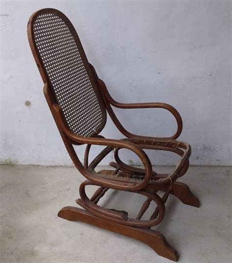 preço de cadeira de balanço antiga usada  Qual é o preço médio de Cadeira de balanco infantil na OLX?Frete grátis no dia Compre Cadeira De Balanço Thonet parcelado sem juros! Saiba mais sobre nossas incríveis ofertas e promoções em milhões de produtos