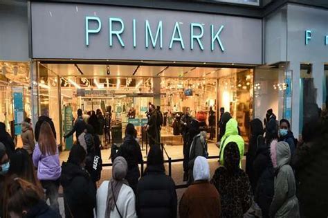 primark fight poop  People are sharing the two girls’ altercation on Twitter and TikTok