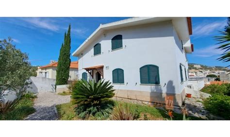 property for sale in sesimbra portugal  4+2-bedroom villa, 294 sqm, set in a plot of land with 2,024 sqm, in a prestigious gated community, with 18-hole golf course, 24-hour security, tennis court, restaurants and garbage collection