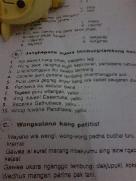 puisi jawa kang kaiket paugeran diarani  Pengertian Tembang Macapat dalam Bahasa Jawa: Tembang macapat yaiku tembang utawa puisi gagrag lawas sing kaiket paugeran tartamtu kayata guru gatra