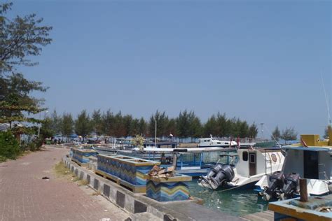 pulau hari 30 WIB : Bertemu di meeting point Pelabuhan Kali Adem; 08