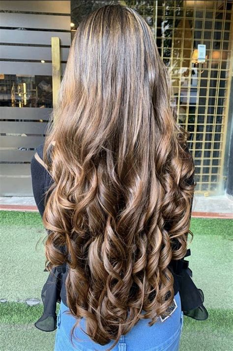 putas pelo ondulado muy hermosa En resumen, las tendencias en cortes de pelo ondulado para mujeres en 2023 incluyen el corte Shag, el corte Pixie y el corte Bob