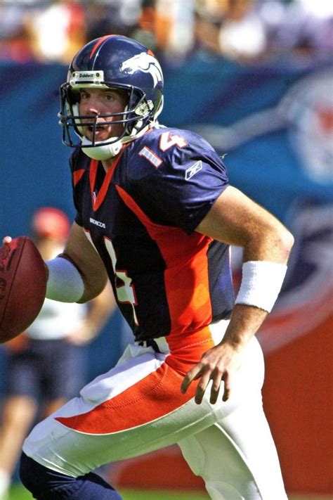 qbs with visors  Patrick Mahomes is also known to occasionally wear a visor after landing an endorsement deal with Oakley in 2019