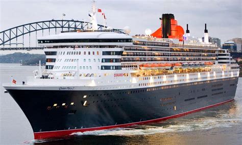 queen mary 2 current location com