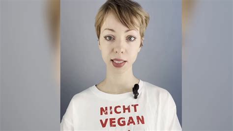 raffaela militante veganerin nudes Auch bekannt als Militante VeGanerin, Raffaela Raab