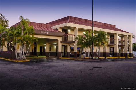 red roof inn fort myers  Service 4