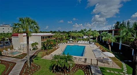 red roof inn naples fl  Naples Boutique Hotels