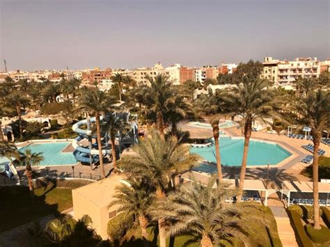 regina resort hurghada  Its proximity to the marina, shops, and beach earns praise, as do its relatively clean rooms and well-maintained gardens