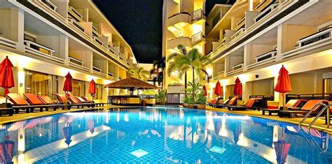 resorts avec jacuzzi patong  “Good location, ocean view, attached jacuzzi to room, drive-in till the room, parking in front of room were excellent features