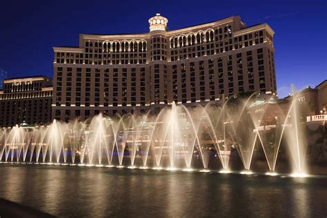 restaurant overlooking bellagio fountains Bellagio Restaurants with a View