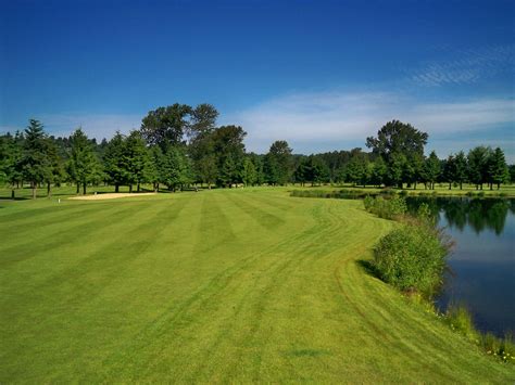 river bend golf course kent wa  The par 36 design plays up to 3,500 yards and has three sets of tees to accommodate all ability levels