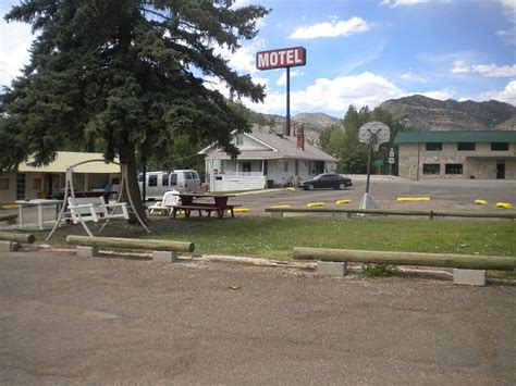 riverside motel helper utah  Upstairs, continue through the old hotel and visit themed rooms that house a well-stocked Company Store, schoolroom, Veterans Honor Hall, miniature locomotives, dinosaur fossils, and footprints