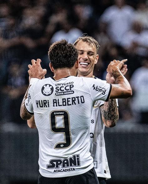 roger guedes e yuri alberto papel de parede Garoto de 18 anos errou finalização nos minutos finais do jogo contra o Botafogo, mas companheiros de time queriam o cruzamentoYuri Alberto empata com Róger Guedes Dito isso, por mais que o resultado coletivo não tenha sido dos mais brilhantes, o jogo pode ter marcado uma virada de página para Yuri Alberto