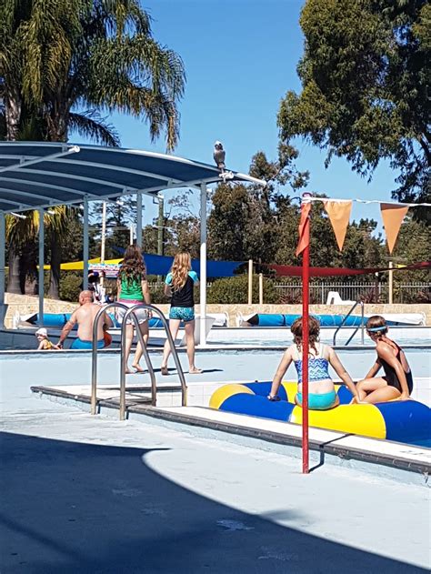 rollerama kalamunda reviews  Snack Bar Rollerama Rosie's siblings and cousins The rink