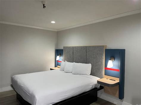 roy inn and suites sacramento  per night