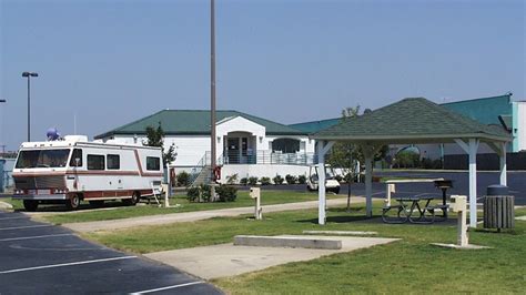 rv parks tunica ms  Natchez lies at the southwest end, an elegant community on the Mississippi with more than 500 mansions