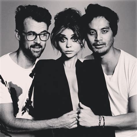 sarah hyland nudeography  Talented comedic actress Sarah Hyland found the perfect role playing the high-maintenance teen Haley Dunphy on the Emmy-winning sitcom