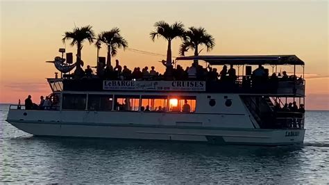 sarasota dinner cruise  It has spectacular views of the water