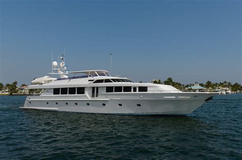 savannah yacht  She sleeps up to 10 guests in 5 staterooms and has accommodations for 7 crew