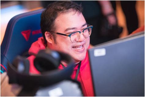 scarra girlfriend  Possibly he applied for the CLG coach position but he got rejected in favour of scarra? Off-season drama hype!Scarra aka William Jimmy Li is a renowned Twitch star