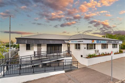 seaside lodge townsville  5