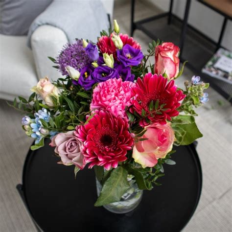 send flowers cheaply  Our customer service team is standing by to help you in English, Spanish or Portuguese