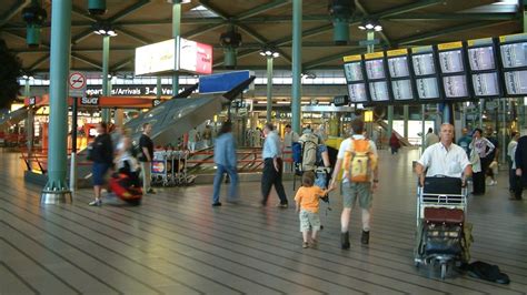 share now schiphol  When you're at the car, tap 'Start' in the app