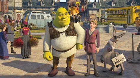 shrek 3 filminvazio  Shrek goes on a whirlwind adventure with Donkey and Puss In Boots to find the rightful heir to the throne where they meet Merlin and Arthur