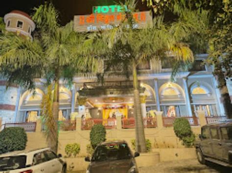 shri sai mangalam hotel lonavala  It is situated 5 km from Kune Waterfalls, 6