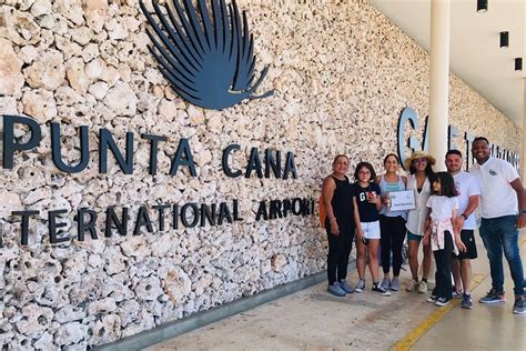 shuttle from punta cana airport to hotel Hard Rock Hotel & Casino Punta Cana, Bavaro: "Does Hard Rock provide airport shuttle service