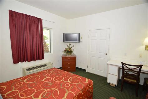 siegel suites flamingo and eastern  nearby the Las Vegas Strip with restaurants, shopping and entertainment just