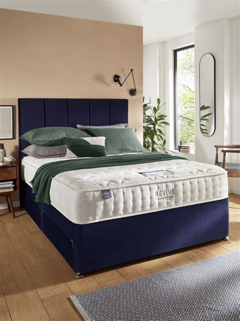 silentnight chantilly 2800 mattress The Chantilly Ottoman Bed from Silentnight is the ultimate in luxurious sleeping comfort, and a great practical solution to bedroom storage