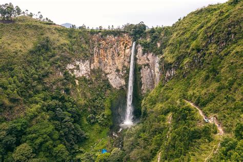 sippisko  Merupakan air terjun dengan ketinggian kurang lebih 100 meter, mencatakan namanya sebagai air terjun tertinggi di Sumatera Utara