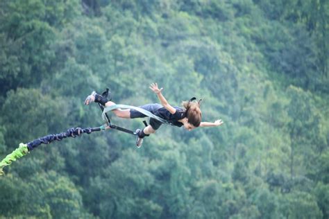 skyrise miami bungee jumping " Hackett made a 233-meter jump here earning him a Guinness world record as the "highest commercial bungee jump