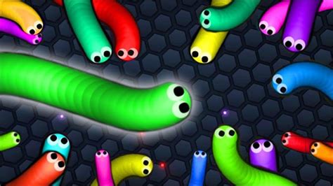 slither . io io oyununda süper havalı bir yılanla birlikte çalış