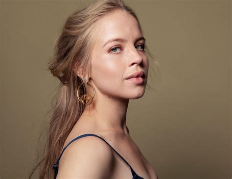 sofia vassilieva boobs  Co-written by Abrams