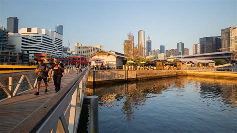 southbank promenade accommodation Located in Southbank, this apartment building is within a 10-minute walk of Southbank Promenade, Collins Street, and SEA LIFE Melbourne